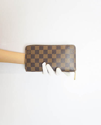 Louis Vuitton Zippy Wallet, front view